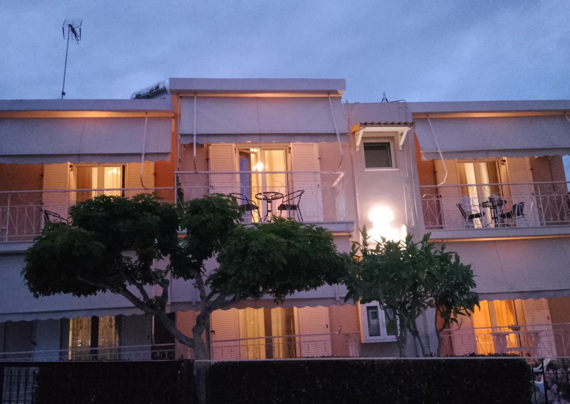 Vicky'S Guesthouse Kavos Luaran gambar