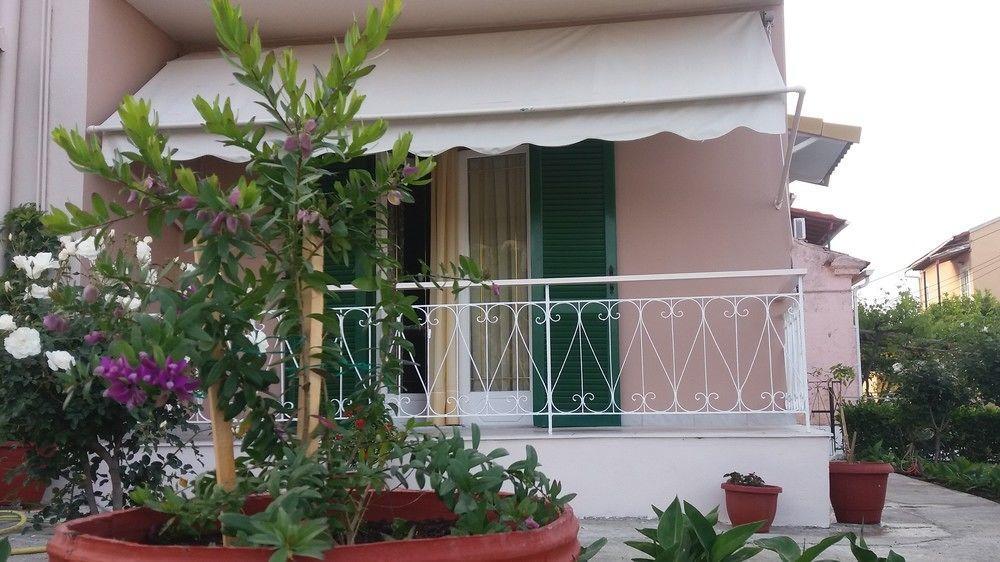 Vicky'S Guesthouse Kavos Luaran gambar